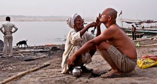 Hindi Poem on Man's Status आदमी की औकात