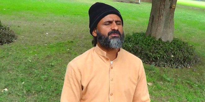Pakistan Weird News: Meet Pakistan's Only Yoga Guru - Shamshad Haider