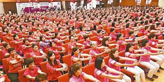 China Guinness World Records: Most people doing chair-based exercise