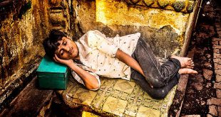 Hindi Bal-Kavita telling Money can't buy everything पैसे कि सीमा