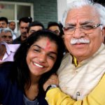 Chief Minister Manohar Lal Khattar hugs Sakshi Malik while felicitating her with a cheque of Rs 2.5 crore in Bahadurgarh on August 24