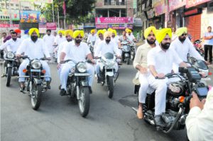 Zila Parishad chairman Gurpreet Singh Maluka along with others on his way to Hussainiwala to pay obeisance to Shaheed Bhagat Singh on his birth anniversary in Bathinda