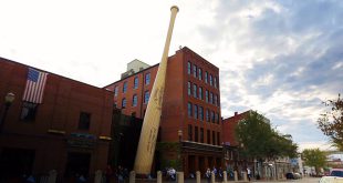 America's Most Popular Baseball Bat अमेरिका के सबसे लोकप्रिय बेसबॉल बैट की कहानी