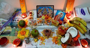 Goddess Lakshmi brings prosperity लक्ष्मी पूजन बनाये धन लाभ का योग