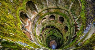 Initiation Well of Sintra, Portugal कुएं में रोशनी