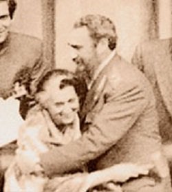 1983 :: Fidel Castro Hugs Indira Gandhi At The Moment of Handing Over of The Chairman's Gavel During NAM Summit