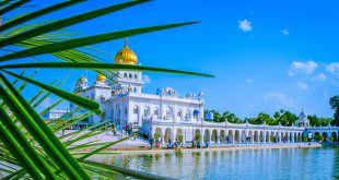 Bangla Sahib Gurudwara: New Delhi Sikh Shrine