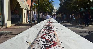 Greece sets world record: Longest strawberry pie