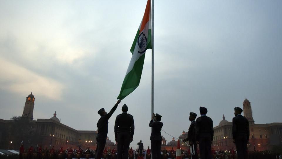 Armed forces personnel hoisting the flag at Vijay Chowk