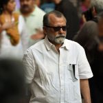 Bollywood actor Pankaj Kapur (C) arrives to pay last respects to the deceased Indian actor Om Puri during his funeral in Mumbai on January 6, 2017