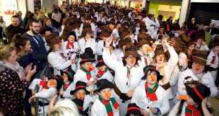 Ireland breaks Guinness world record: Largest gathering of people dressed as snowmen