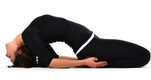 Yoga Asana for Constipation कब्ज दूर कर पाचन तंत्र को बेहतर करता है - मत्स्यासन