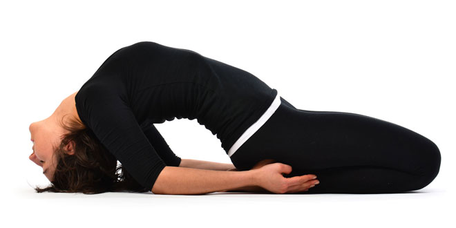 Yoga Asana for Constipation कब्ज दूर कर पाचन तंत्र को बेहतर करता है - मत्स्यासन