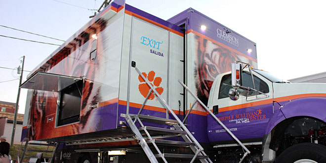 USA sets world record: World's first solar-powered mobile Health Clinic