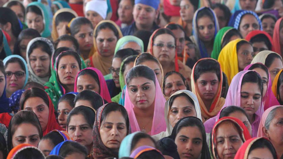 Marking the 350th birth anniversary of Guru Gobind Singh, members of Sikh community gathered at Khalsa College for the decoration of the Deewan in Indore