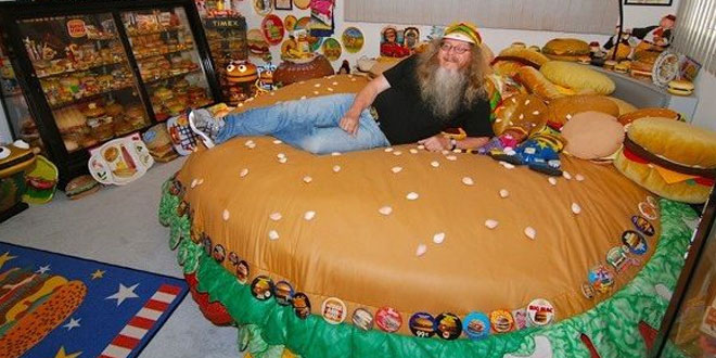 USA sets world record: Largest collection of burger memorabilia