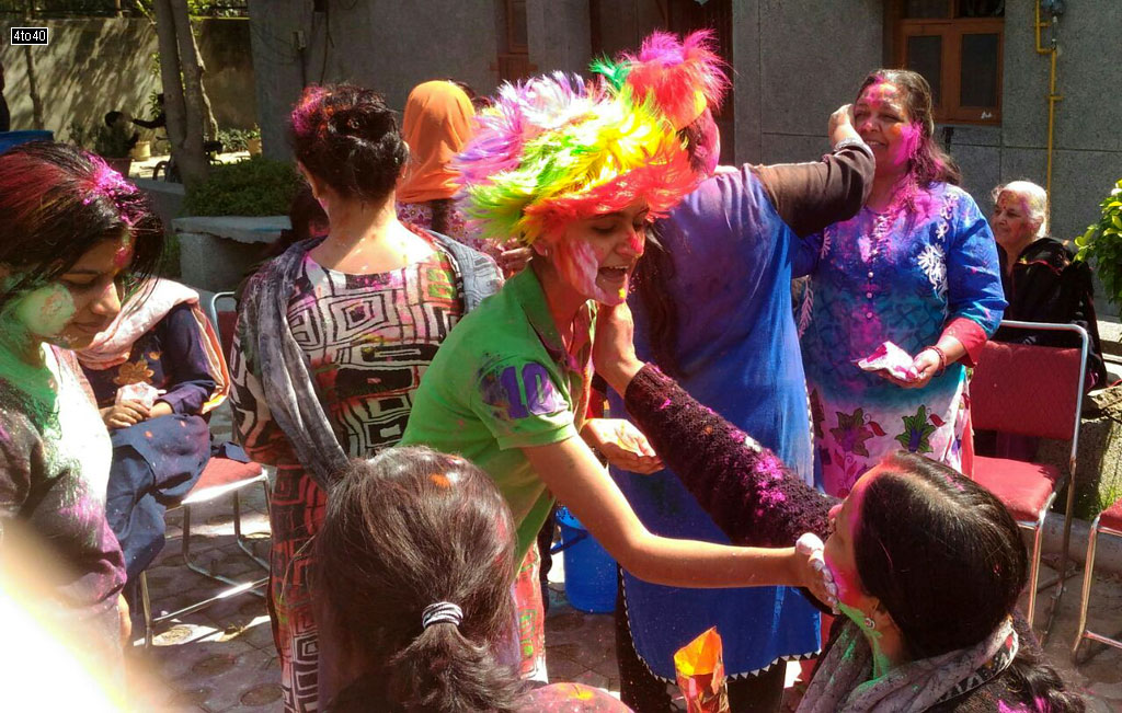 Shubha Seth, Mrs Choudhary, Mrs Goel Celebrating Festival of colors