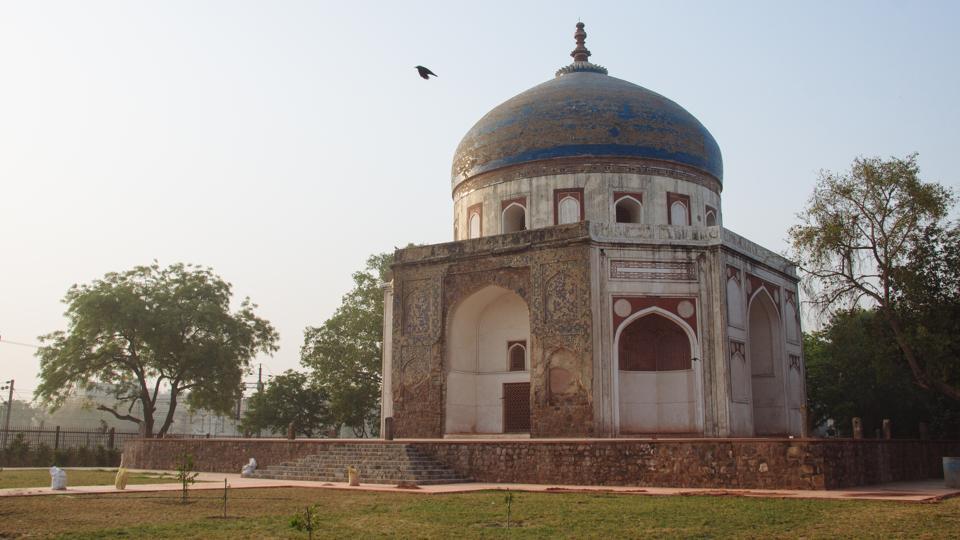 Neela Gumbad is one of the oldest remnants of the Mughal era in Delhi. Completed in 1625, it is located next to the Nizamuddin Railway Station behind the Humayun tomb complex.