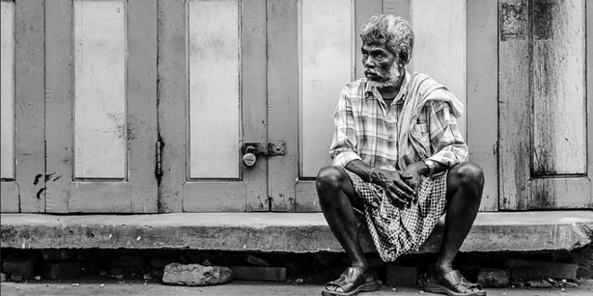 दुनिया जगर-मगर है कि मजदूर दिवस है - ओमप्रकाश यती