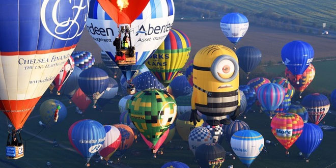 Most hot air balloons to cross the English Channel