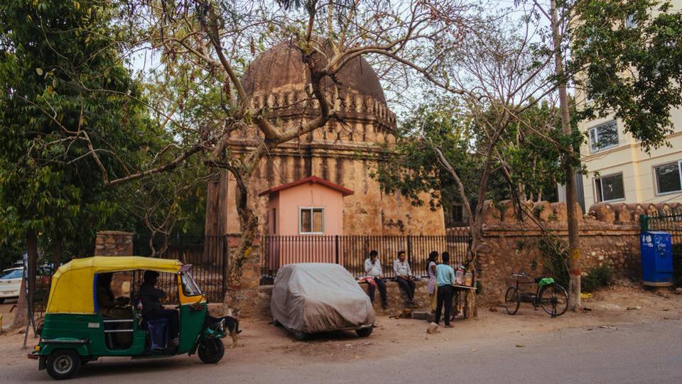 This unnamed tomb is located in the residential area called Sadhna Enclave in Panchsheel Park. Identified as a tomb from the Lodi era due to its architectural similarities to buildings from that time period, this piece of history has been nearly been claimed by the settlement around it.