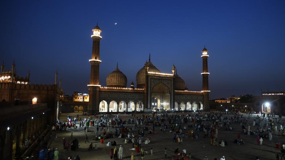 Muslim across the India observe the beginning of the holy month of Islamic calendar, ‘Ramzan’ from today. Ninth month of the Islamic lunar calendar, Ramzan is observed as a fasting period by Muslims, who abstain from food and water from sunrise to sunset