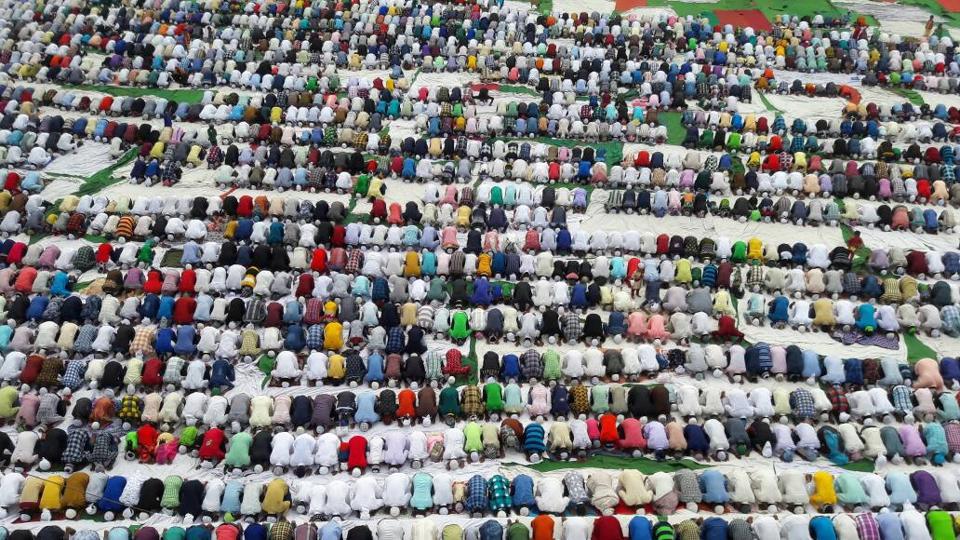 Muslims offering namaz on Eid-Ul-Fitr in Jalandhar