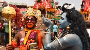 The world famous Rath Yatra of Lord Jagannath is held in the pilgrim town of Odisha with religious fervour and enthusiasm. People throng to the town to have a glimpse of the presiding deities of the 12th century shrine of Lord Jagannath during the annual festival of chariots. It is a nine-day-long celebration that ends with the Bahuda Yatra or the return journey to their temple
