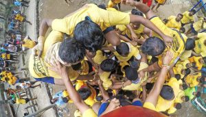 The Tadwadi Mitra Mandal inches away from their goal.