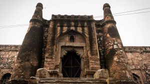 A stone’s throw away from Select Citywalk --one of Delhi’s most frequented shopping malls, in the narrow bylanes of Khirki village stands a Tuqhlaq-era structure, constructed in the 14th century to serve as a house of worship and also a fortress. Hidden from view and the city’s memory, this crumbling monument is the Khirki Masjid.