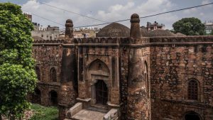 Unlike the lavish structures of the Mughals that followed the Sultanate dynasty, the Khirki Masjid is a far more elementary site in comparison. Built in the rubble masonry style with the exterior once plastered, the interiors lack embellishment or intricate carving, making do instead with exposed stone, save for the latticed windows that give the mosque its eponymous feature.