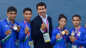 Union Sports Minister Rajyavardhan Singh Rathore poses with medal winners MC Mary Kom Gaurav Solanki Manish Kaushik and Amit at the Commonwealth Games 2018 in Gold Coast