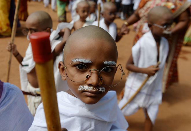 Indian school children with their head tonsured and dressed like Mahatma Gandhi assemble during a event at a school in Chennai on October 1, 2018, ahead of Gandhi's 149th birth anniversary. - Indians all over the country celebrate Gandhi's birthday on October 2.