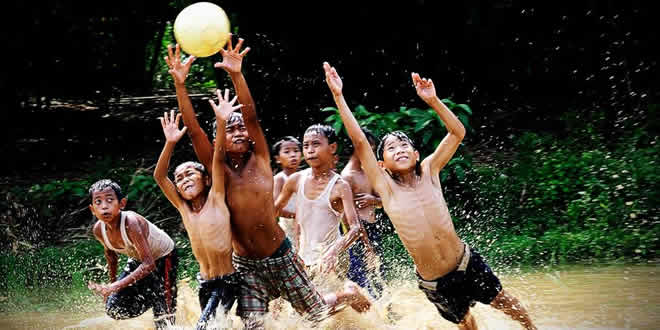 गेंद के खेल से जुडी हिंदी बाल-कविता: पूर्णिमा वर्मन