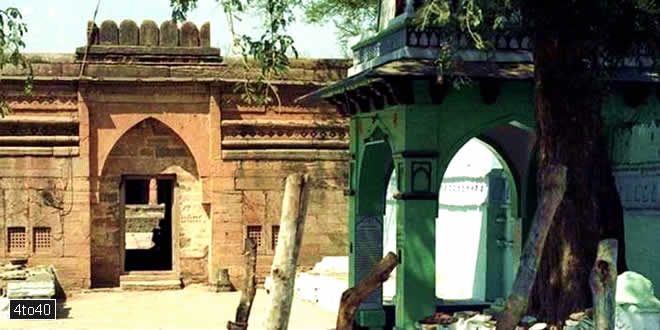 Raja Bhoj Bhojshala gate beside Kamal Maula Masjid entrance