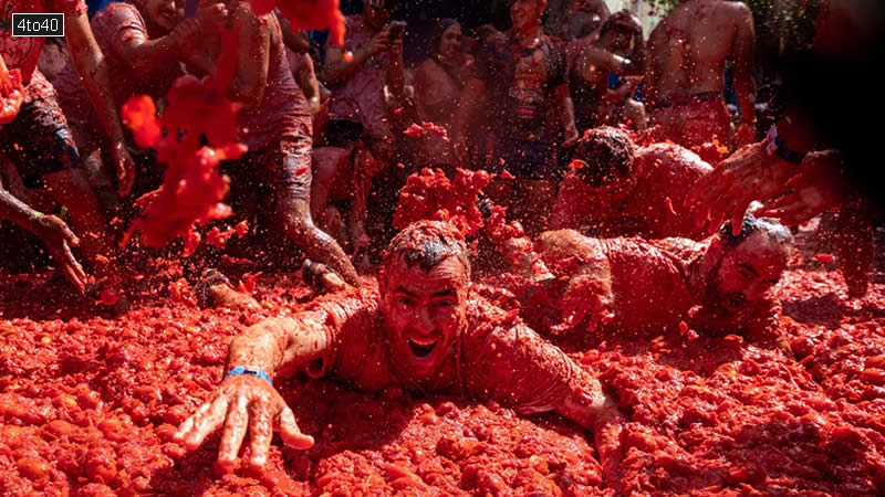 People bathe in tomatoes during the annual La Tomatina food fight
