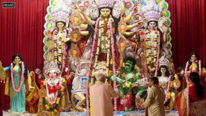 PM Modi takes Durga Maa's blessings, visits CR Park pandals