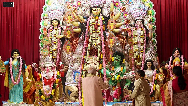 PM Modi takes Durga Maa's blessings, visits CR Park pandals