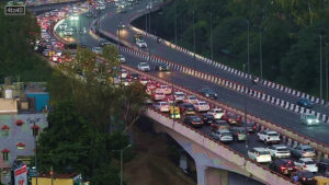 Huge traffic over the Barapullah Flyover ahead of Diwali