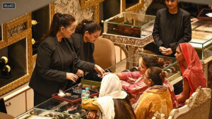 People also bought gold and silver jewelry on the occasion of Dhanteras