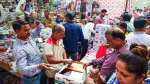 People thronged utensils shop in Delhi Sarojini Nagar market on the auspicious occasion of Dhanteras