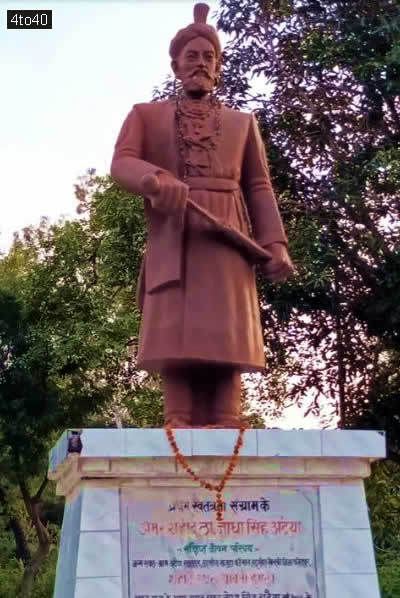 Statue of Jodha Singh Attaya at the Bawani Imli memorial in Fatehpur