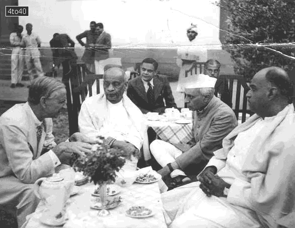 Lord Layton Leader chatting with Nehru, Patel and Syama Prasad Mookerjee