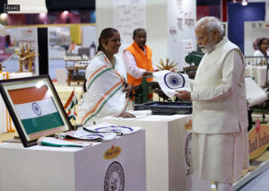 This #NationalHandloomDay, let's celebrate Bharat's timeless craftsmanship.