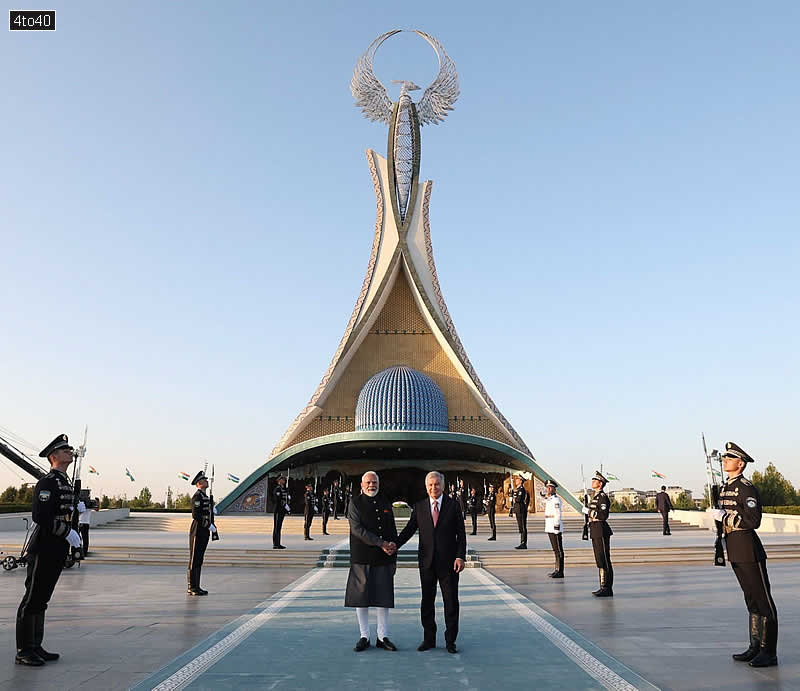PM Modi went to lay a wreath at the Yangi Uzbekistan Monument with President Mirziyoyev