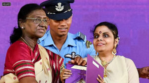 President presents Best Female Playback Singer award to Vaikom Vijayalakshmi