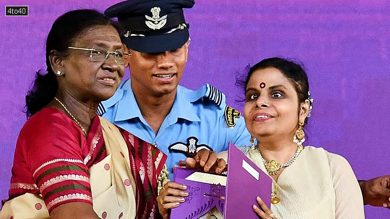 President presents Best Female Playback Singer award to Vaikom Vijayalakshmi